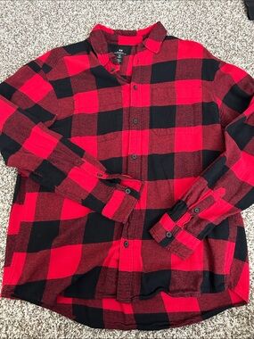 H&M Men’s Red & Black Plaid Flannel Button-Down Shirt